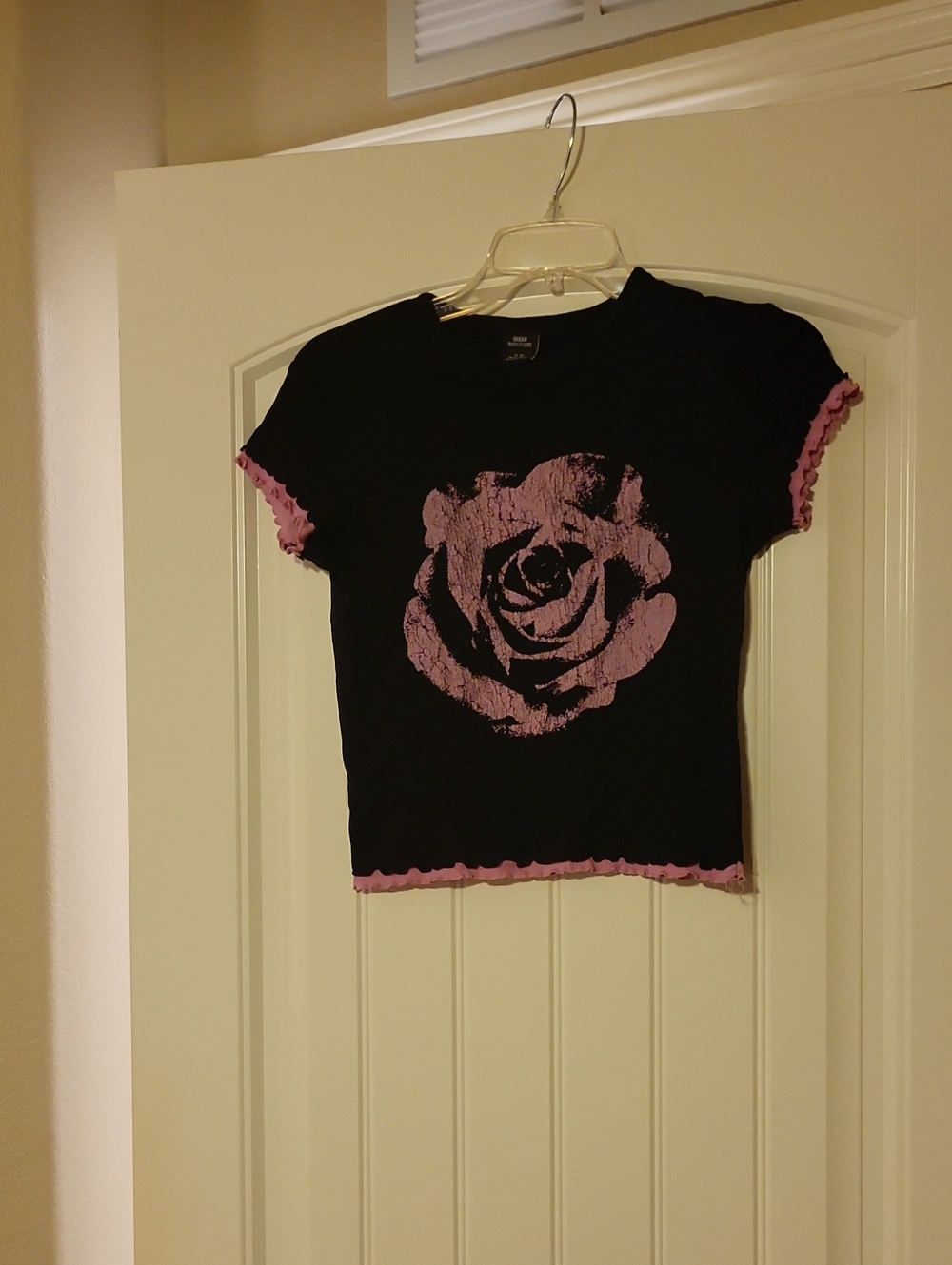 Urban Outfitters Black Tee with Pink Rose Graphic. Size Med